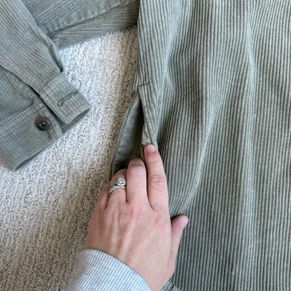 ZARA- Western Green Corduroy Shacket with Frayed Hem - Picture 4 of 7